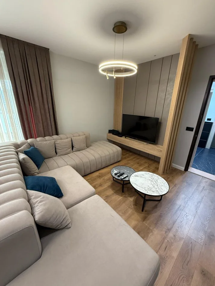 Tirane, jepet me qera apartament+verande | Penthouse 2+1+Ballkon Kati 3, 135 m² 1.600 € (TEG)