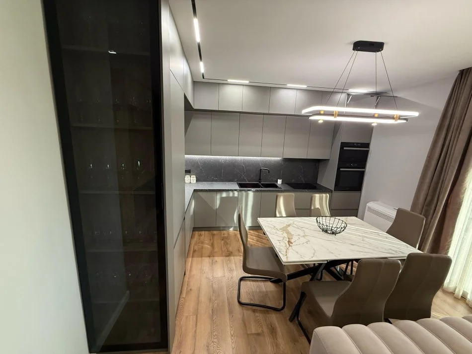 Tirane, jepet me qera apartament+verande | Penthouse 2+1+Ballkon Kati 3, 135 m² 1.600 € (TEG)