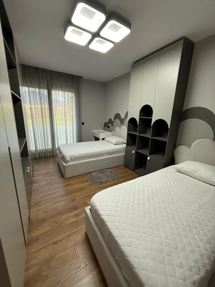 Tirane, jepet me qera apartament+verande | Penthouse 2+1+Ballkon Kati 3, 135 m² 1.600 € (TEG)