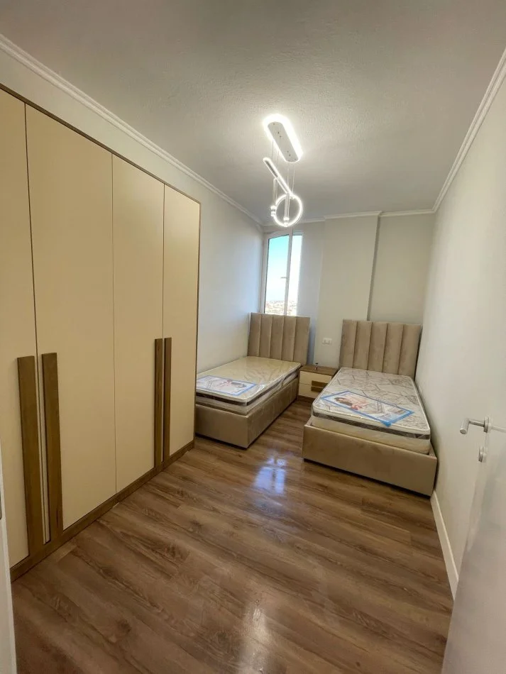 Durres, shitet apartament 2+1+Aneks+Ballkon Kati 6, 82 m² 111.000 € (Rruga Pavaresia)