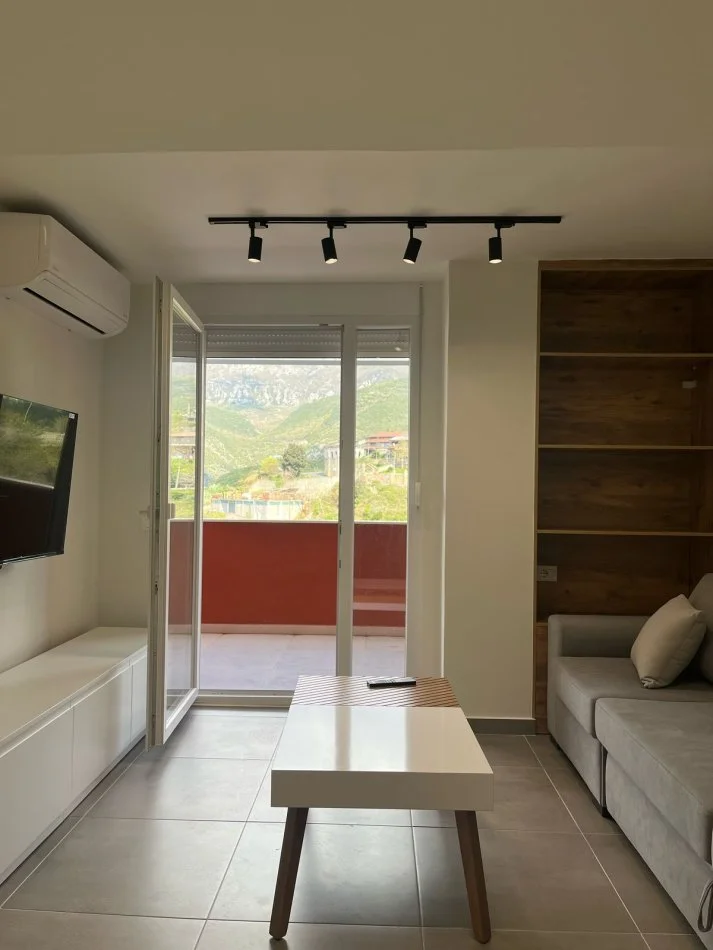 Tirane, jepet me qera apartament 1+1+Ballkon Kati 5, 60 m² 400 € (Baftiar Lici)