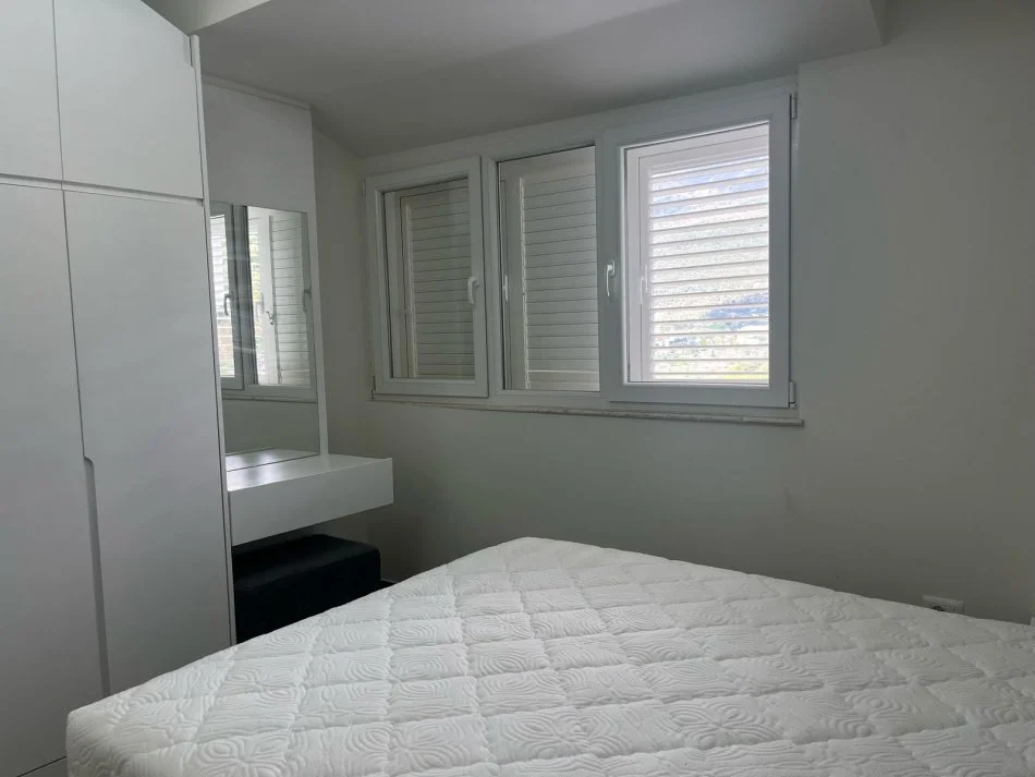 Tirane, jepet me qera apartament 1+1+Ballkon Kati 5, 60 m² 400 € (Baftiar Lici)