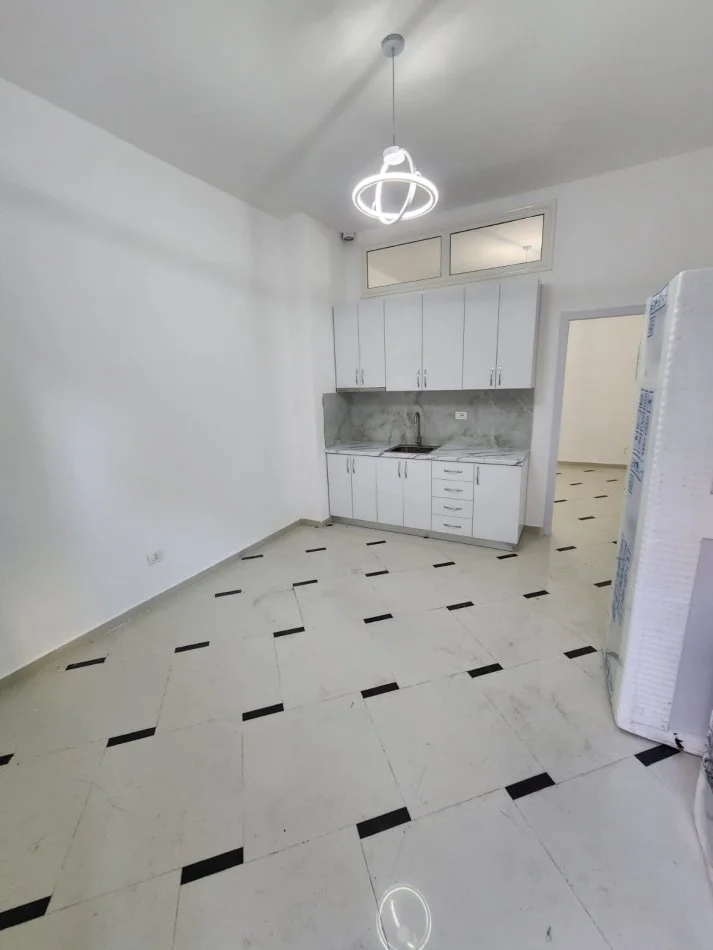 Durres, shitet garsonier 1+1 Kati 0, 43 m² 50.000 € (Rruga Pavaresia)