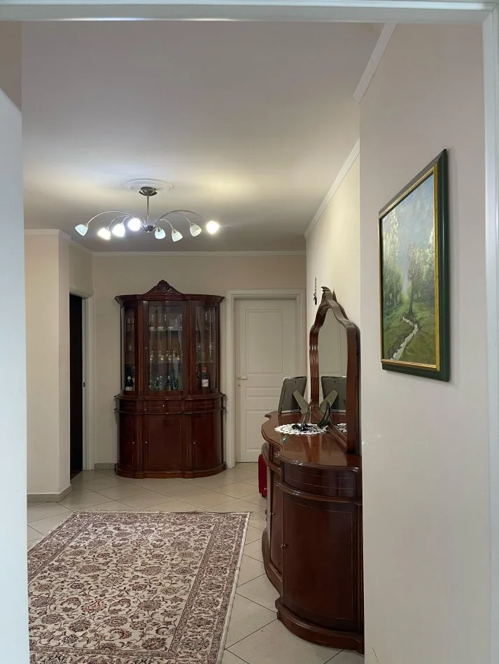 Tirane, shitet apartament 3+1+Ballkon Kati 4, 123 m² 219.000 € (kavajes)