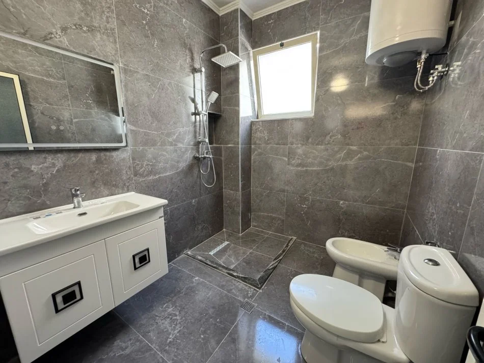 Durres, shitet apartament 1+1+Aneks+Ballkon Kati 3, 74 m² 145.000 € (Shkemb i Kavajes)