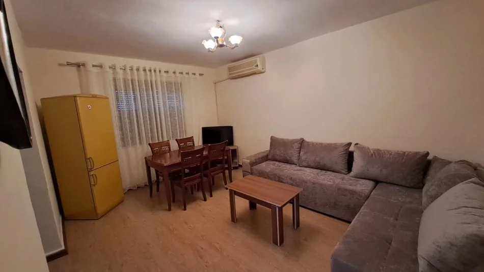 Tirane, jepet me qera apartament 2+1+Aneks+Ballkon Kati 0,  mbrapa Universitetit Europian, Rr Hysen Gjura