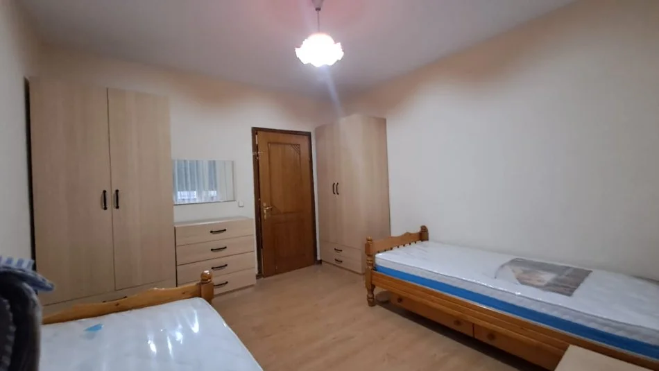 Tirane, jepet me qera apartament 2+1+Aneks+Ballkon Kati 0,  mbrapa Universitetit Europian, Rr Hysen Gjura