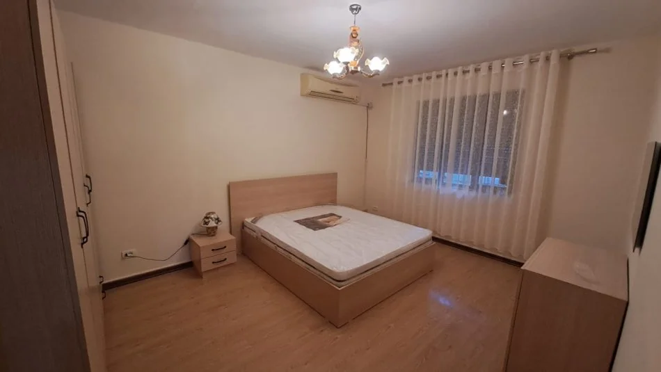 Tirane, jepet me qera apartament 2+1+Aneks+Ballkon Kati 0,  mbrapa Universitetit Europian, Rr Hysen Gjura