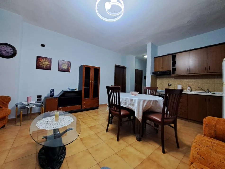 Tirane, jap me qera apartament 1+1 Kati 3, 62 m² 450 € (Myslym Shyri)