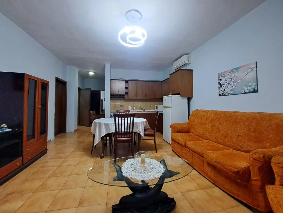 Tirane, jap me qera apartament 1+1 Kati 3, 62 m² 450 € (Myslym Shyri)