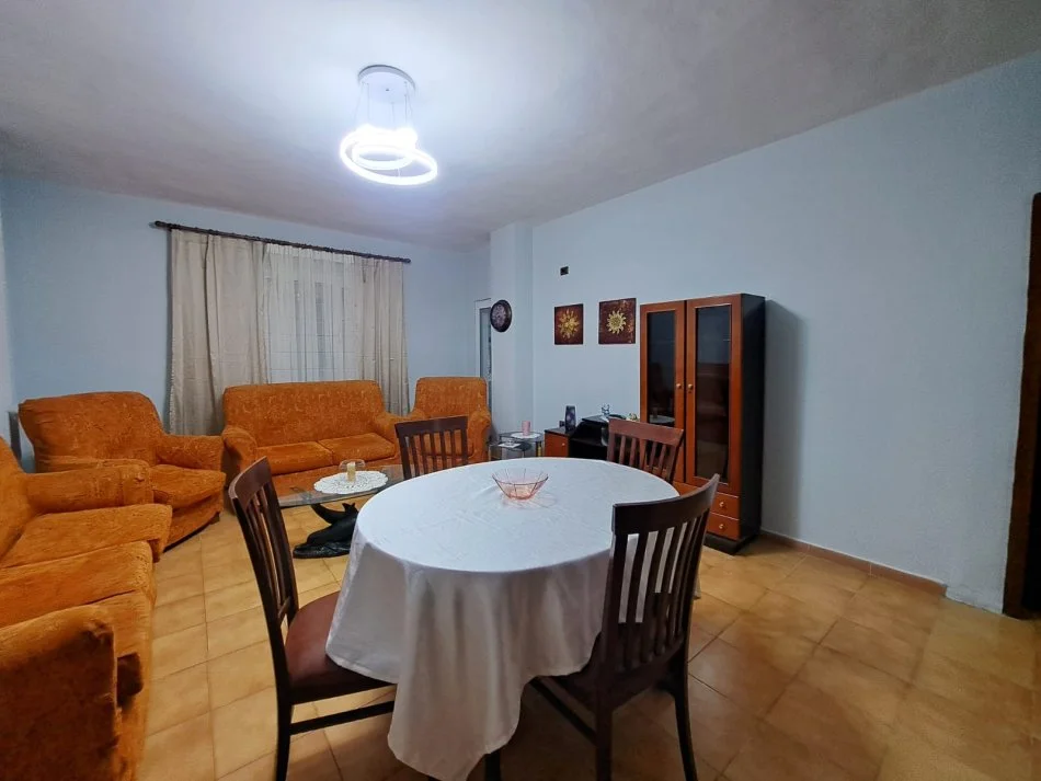 Tirane, jap me qera apartament 1+1 Kati 3, 62 m² 450 € (Myslym Shyri)