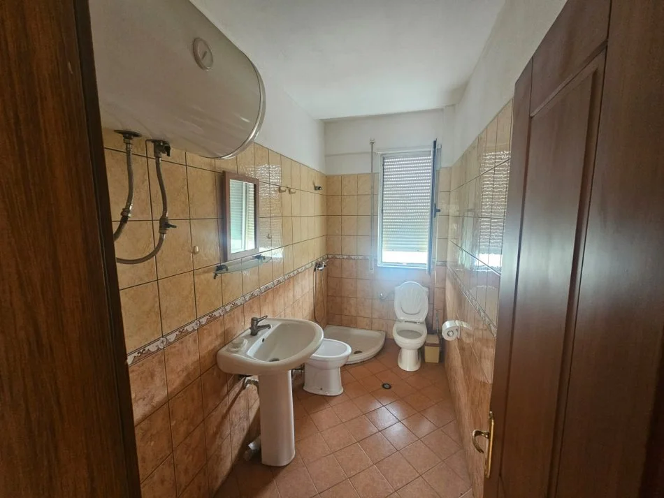 Durres, shitet apartament 1+1+Aneks+Ballkon Kati 4, 72 m² 77.000 € (Golem)