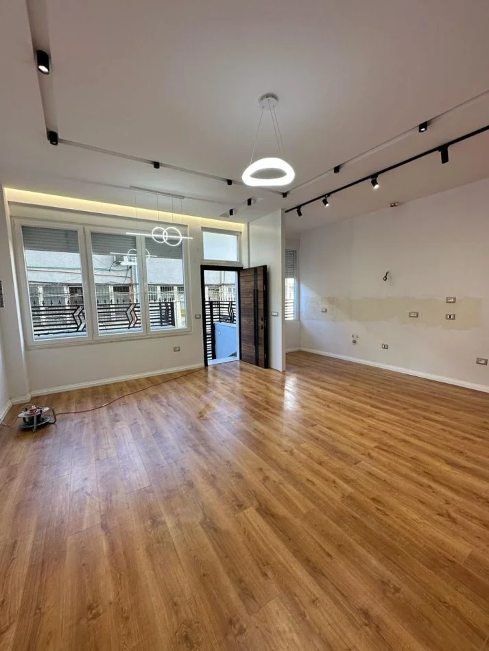 Durres, shitet apartament 2+1+Aneks+Ballkon Kati 0, 110 m² 110.000 € (Ish Urt)