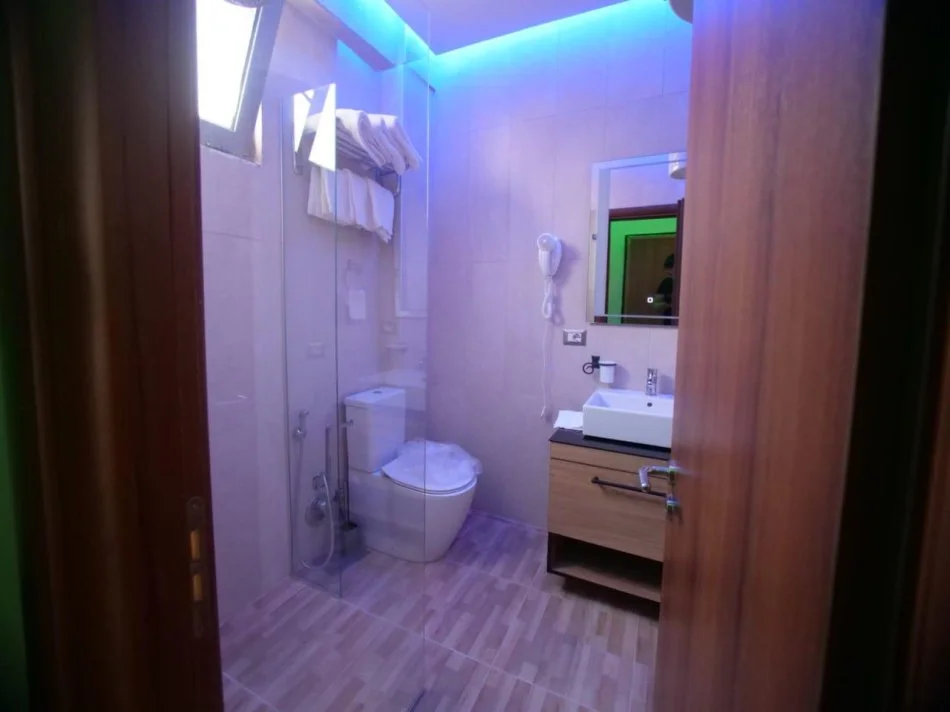 Tirane, jepet me qera shtepi 1+1 Kati 3, 64 m² 550 € ( Jepet me Qera Apartament 1+1 në Rrugën Barrikadave!)