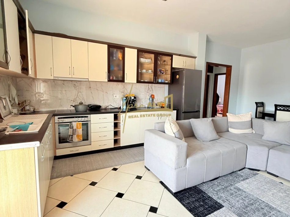 Tirane, jepet me qera shtepi 2+1 Kati 3, 100 m² 400 € (Sauk i Vjeter)