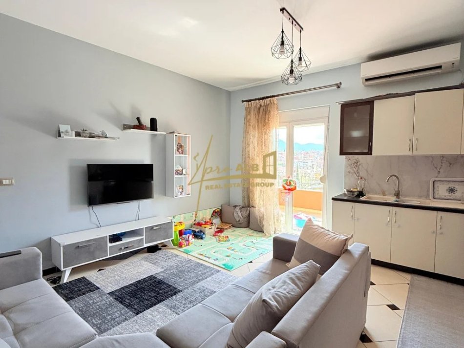 Tirane, jepet me qera shtepi 2+1 Kati 3, 100 m² 400 € (Sauk i Vjeter)