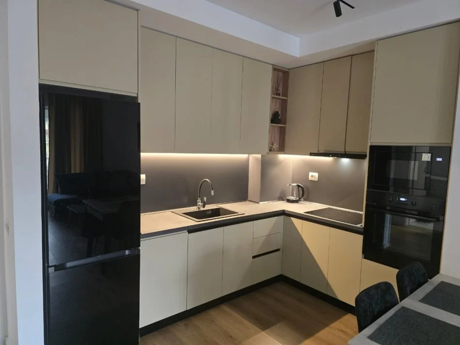 Tirane, jepet me qera apartament 1+1 Kati 6, 60 m² 450 € (Ali Dem, Kompleksi Kaimi)