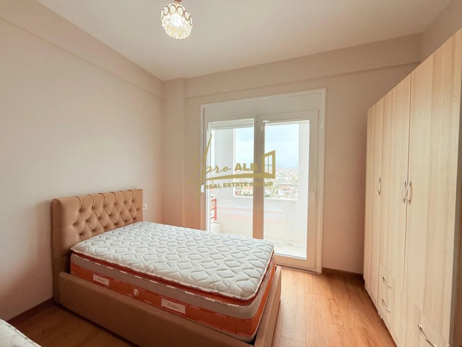 Tirane, jepet me qera apartament 2+1+Ballkon Kati 6, 80 m² 450 € (Tek Kthesa e Kamzes, Pallatet e Verdha)