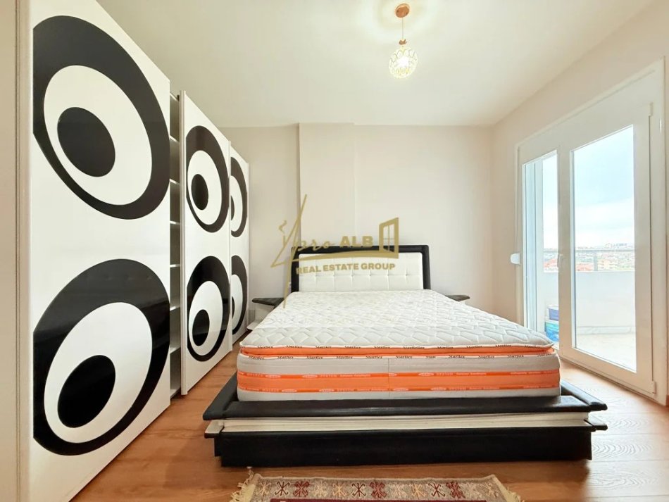 Tirane, jepet me qera apartament 2+1+Ballkon Kati 6, 80 m² 450 € (Tek Kthesa e Kamzes, Pallatet e Verdha)