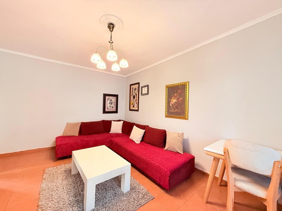 Tirane, jepet me qera apartament 2+1+Ballkon Kati 5, 68 m² 500 € (Restorant Durresi)