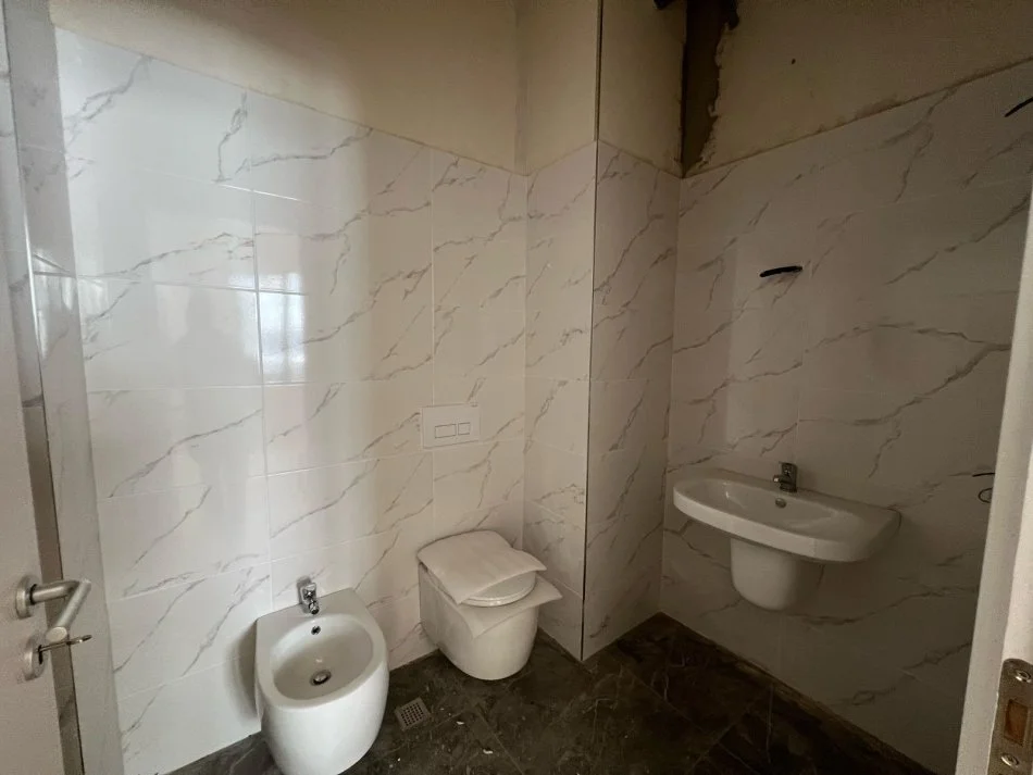 Tirane, shes apartament 2+1+Ballkon Kati 6, 111 m² 266.000 € (Bulevardi Gjergj Fishta, Vasil shanto)