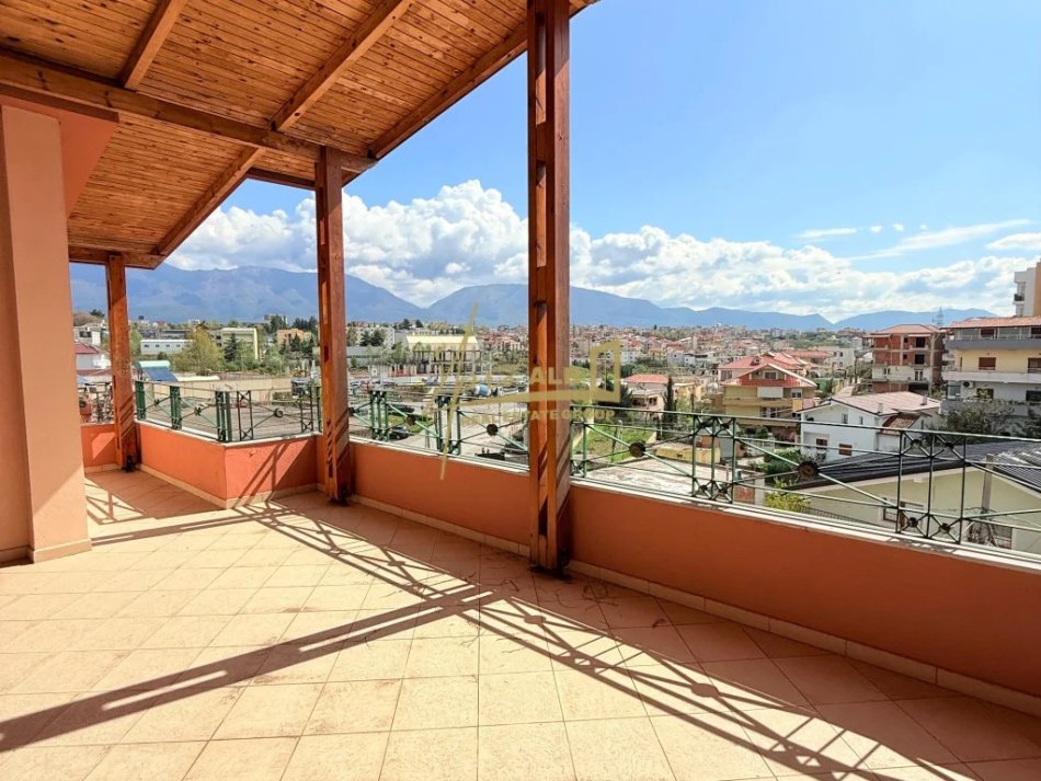 Tirane, jepet me qera apartament 3+1+Ballkon Kati 4, 150 m² 480 € (Sauk i Vjeter)