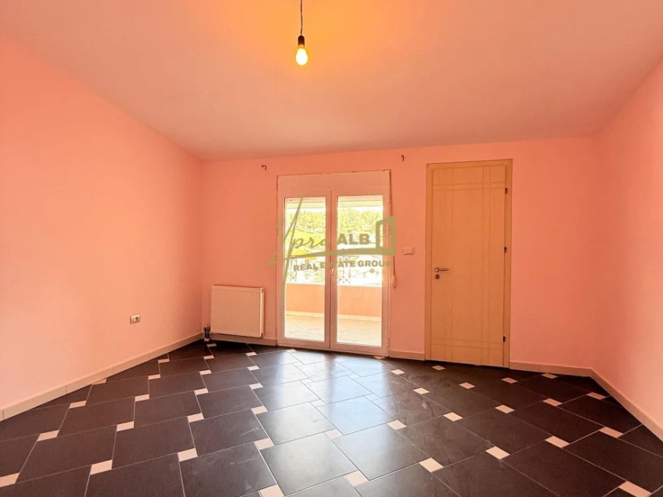 Tirane, jepet me qera apartament 3+1+Ballkon Kati 4, 150 m² 480 € (Sauk i Vjeter)
