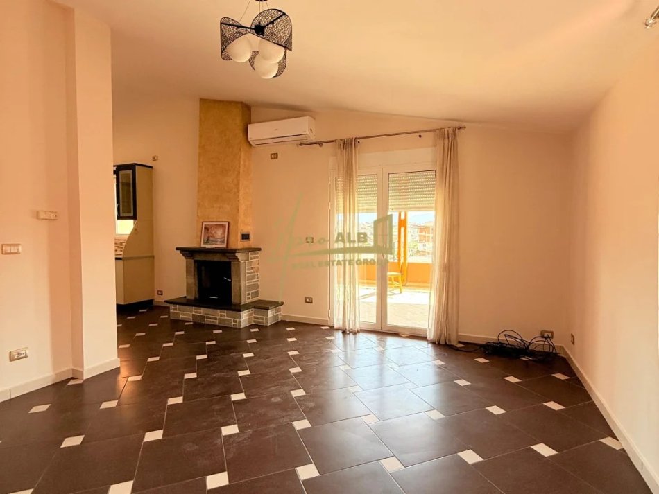 Tirane, jepet me qera apartament 3+1+Ballkon Kati 4, 150 m² 480 € (Sauk i Vjeter)