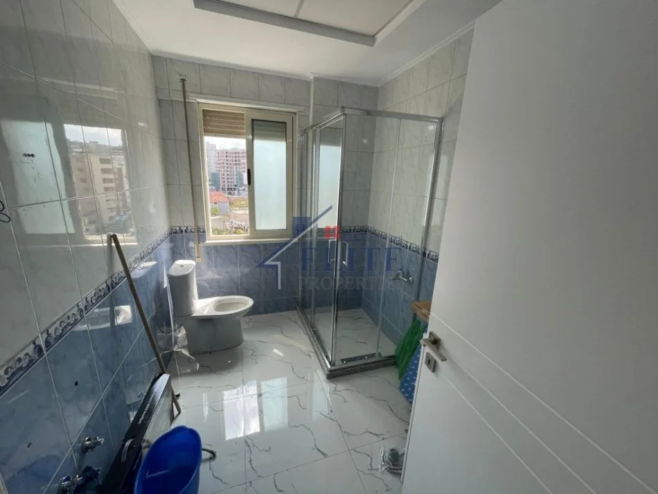 Tirane, jepet me qera apartament 2+1+Ballkon Kati 6, 108 m² 800 € 