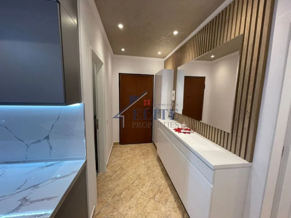 Tirane, jepet me qera apartament 2+1+Ballkon Kati 6, 108 m² 800 € 