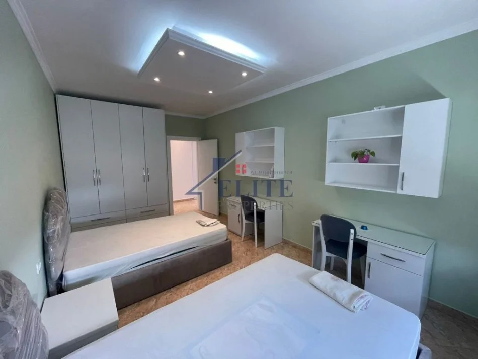 Tirane, jepet me qera apartament 2+1+Ballkon Kati 6, 108 m² 800 € 