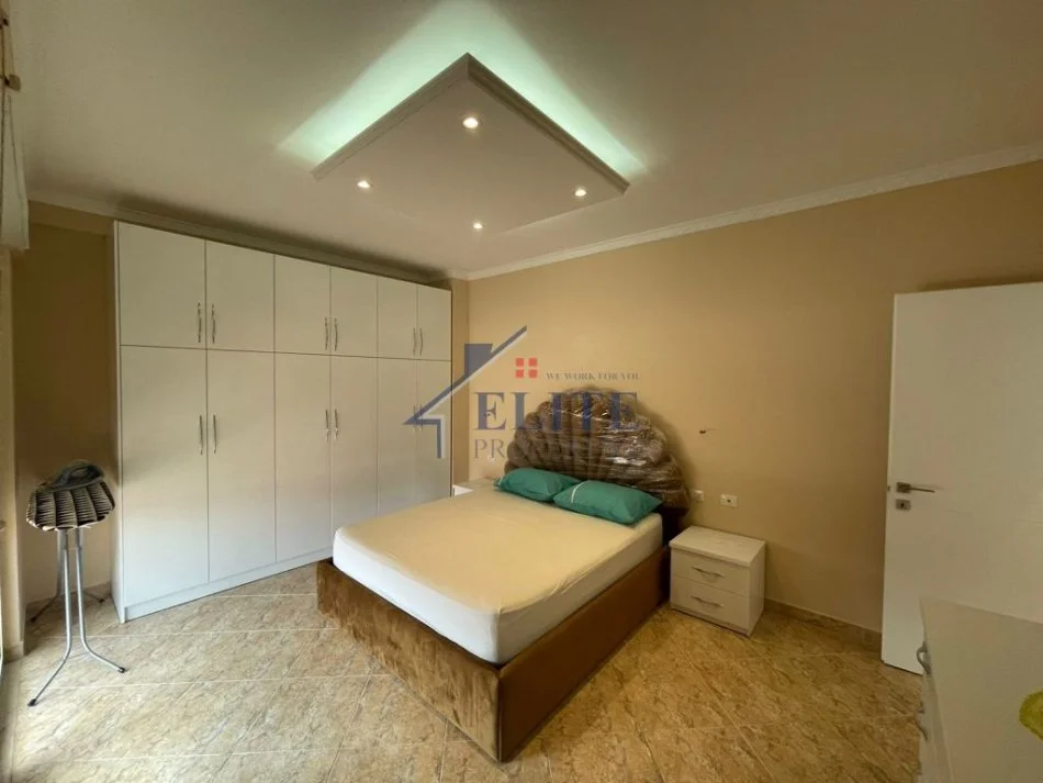 Tirane, jepet me qera apartament 2+1+Ballkon Kati 6, 108 m² 800 € 