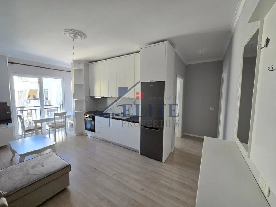 Tirane, jepet me qera apartament 1+1 Kati 6, 70 m² 400 € (yzberisht)