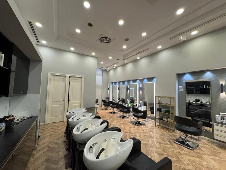 Tirane, jepet me qera ambjent biznesi Kati 0, 97 m² 2.500 € (RRUGA MARCO BOCARI)