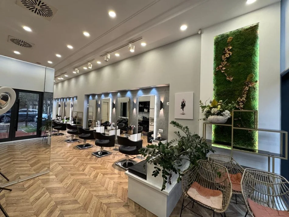 Tirane, jepet me qera ambjent biznesi Kati 0, 97 m² 2.500 € (RRUGA MARCO BOCARI)