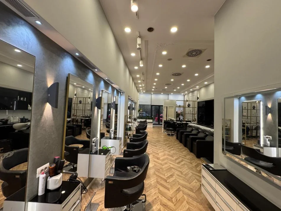 Tirane, jepet me qera ambjent biznesi Kati 0, 97 m² 2.500 € (RRUGA MARCO BOCARI)