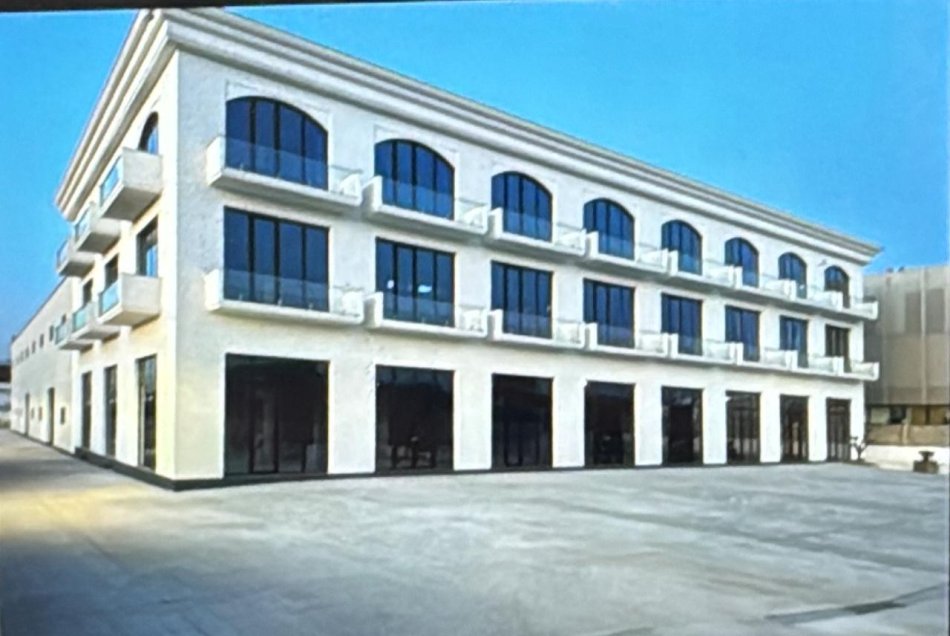 Tirane, jepet me qera ambjent biznesi Kati 1, 2.000 m² 8.000 € (Autostrada Tirane-Durres km 6)