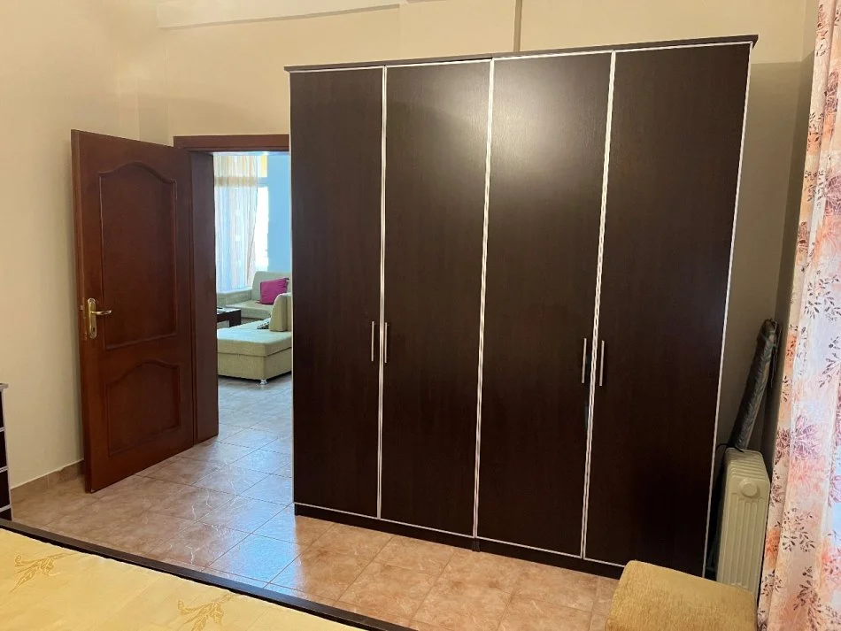 Tirane, jepet me qera apartament 1+1+Ballkon Kati 4, 60 m² 650 € (CENTER TIRANA,SHESHI WILLSON)