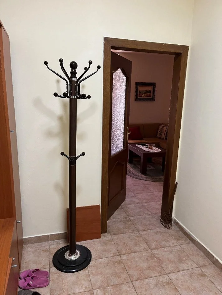 Tirane, jepet me qera apartament 1+1+Ballkon Kati 4, 60 m² 650 € (CENTER TIRANA,SHESHI WILLSON)