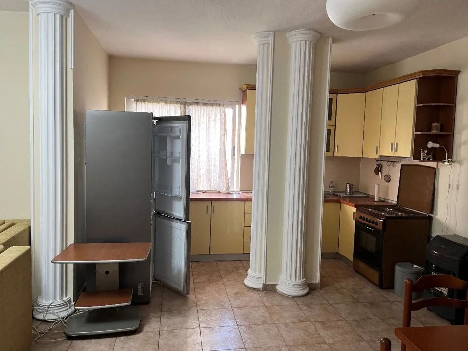 Tirane, jepet me qera apartament 1+1+Ballkon Kati 4, 60 m² 650 € (CENTER TIRANA,SHESHI WILLSON)