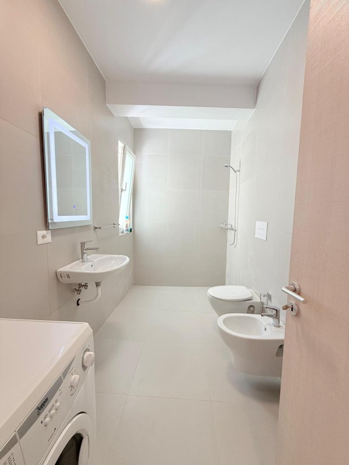 Tirane, jepet me qera apartament Kati 8, 95 m² 650 € (Rruga Feizi Himzo, River Residence)