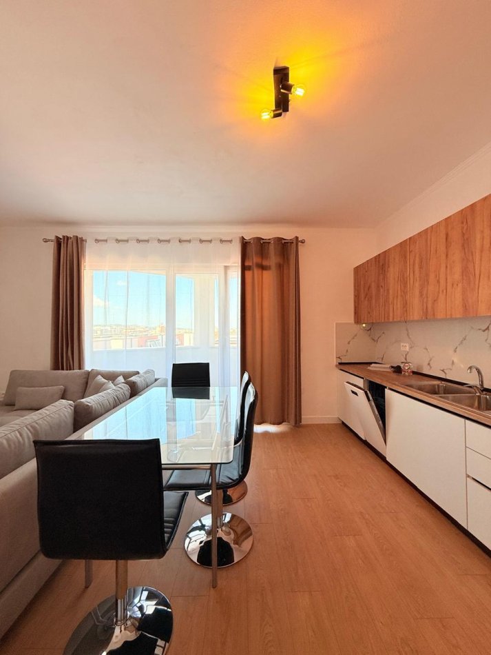 Tirane, jepet me qera apartament Kati 8, 95 m² 650 € (Rruga Feizi Himzo, River Residence)