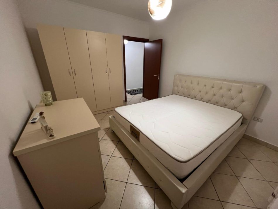 Tirane, jepet me qera apartament 2+1+Ballkon Kati 6, 80 m² 650 € (Kika 1)
