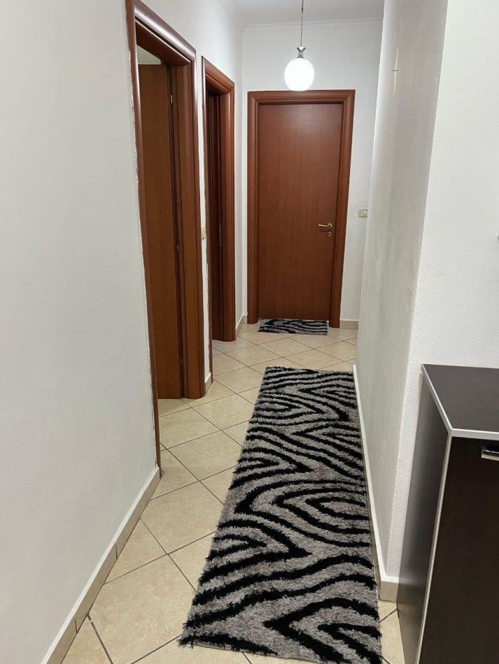 Tirane, jepet me qera apartament 2+1+Ballkon Kati 6, 80 m² 650 € (Kika 1)
