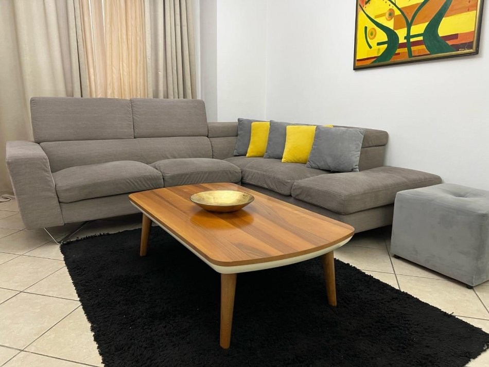 Tirane, jepet me qera apartament 2+1+Ballkon Kati 6, 80 m² 650 € (Kika 1)