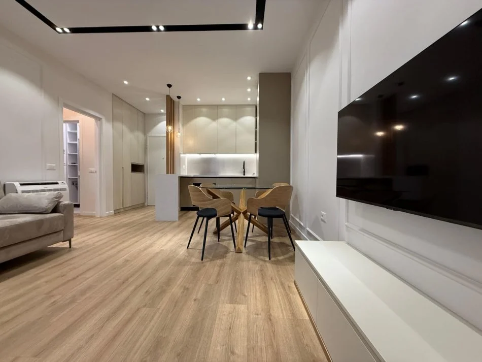 Tirane, jepet me qera apartament 2+1+Ballkon Kati 5, 105 m² 1.800 € 