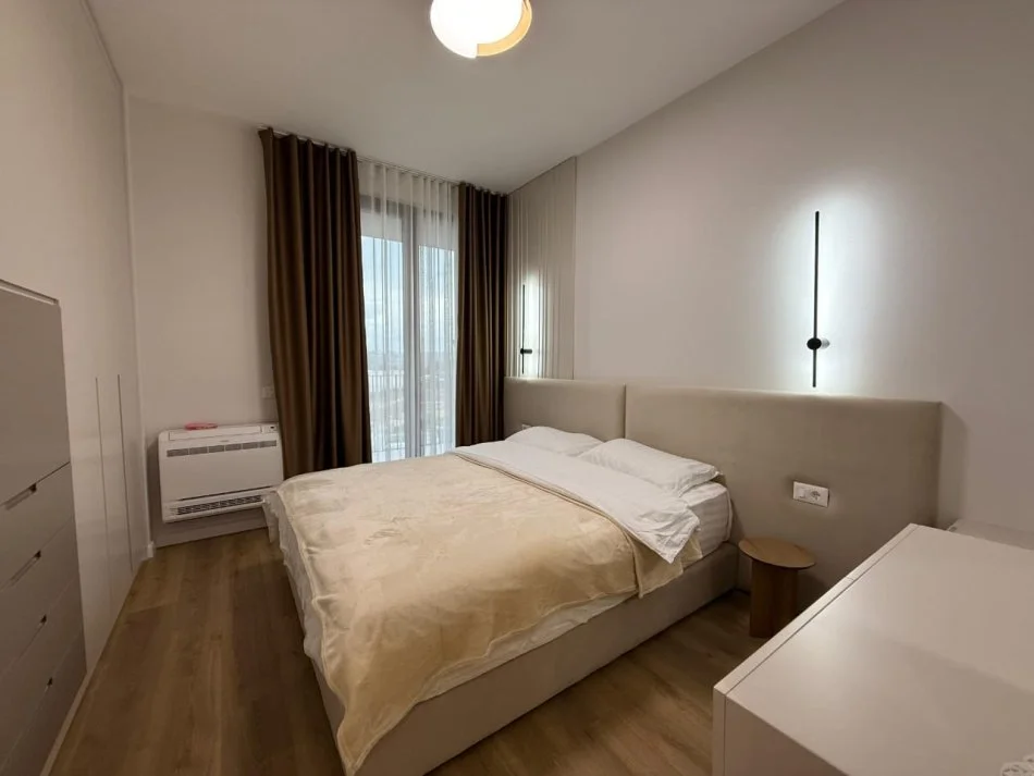 Tirane, jepet me qera apartament 2+1+Ballkon Kati 5, 105 m² 1.800 € 