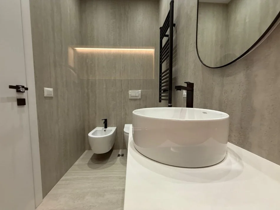 Tirane, jepet me qera apartament 2+1+Ballkon Kati 5, 105 m² 1.800 € 