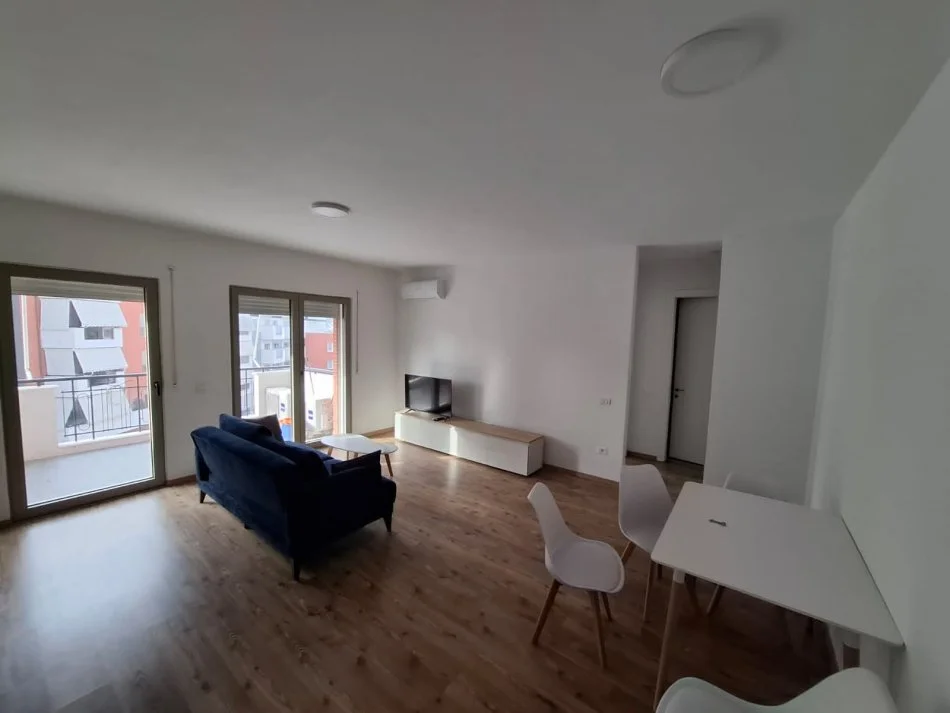 Tirane, jepet me qera apartament 1+1 Kati 6, 65 m² (Kompleksi Delijorgji)
