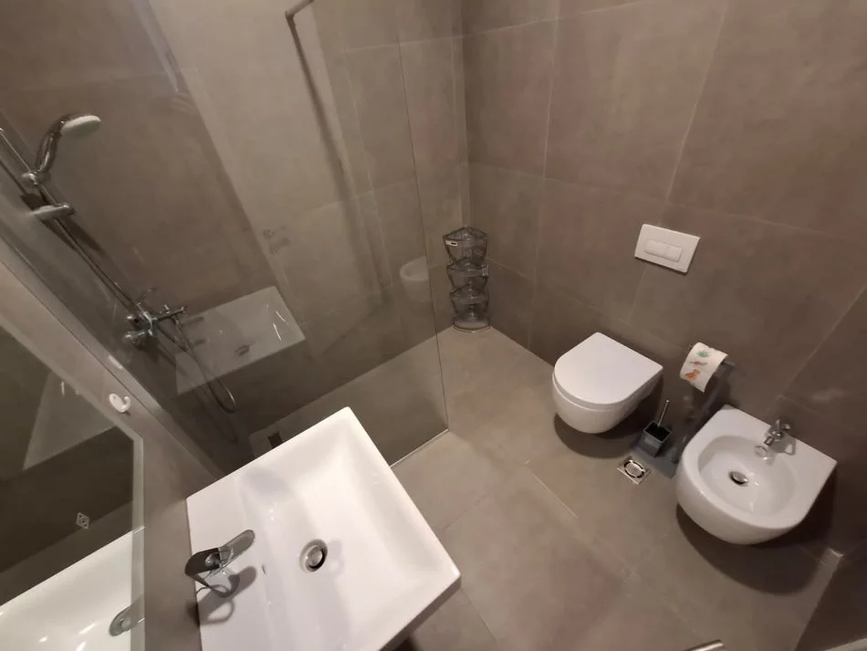 Tirane, jepet me qera apartament 1+1 Kati 6, 65 m² (Kompleksi Delijorgji)